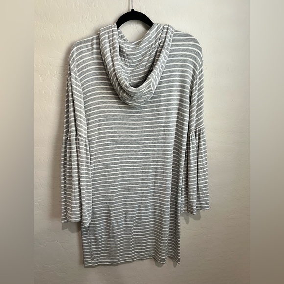 Lou and Grey Signature Soft Gray and White Striped Dress, size Medium - Picture 5 of 7